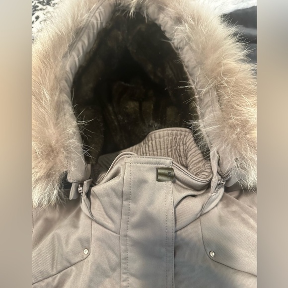 Metropolis Rhapsody Couloir Ski Parka with Fur trim hood, tan color, size 10 - Picture 4 of 8